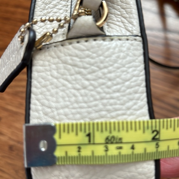 Coach small crossbody. - Picture 9 of 9